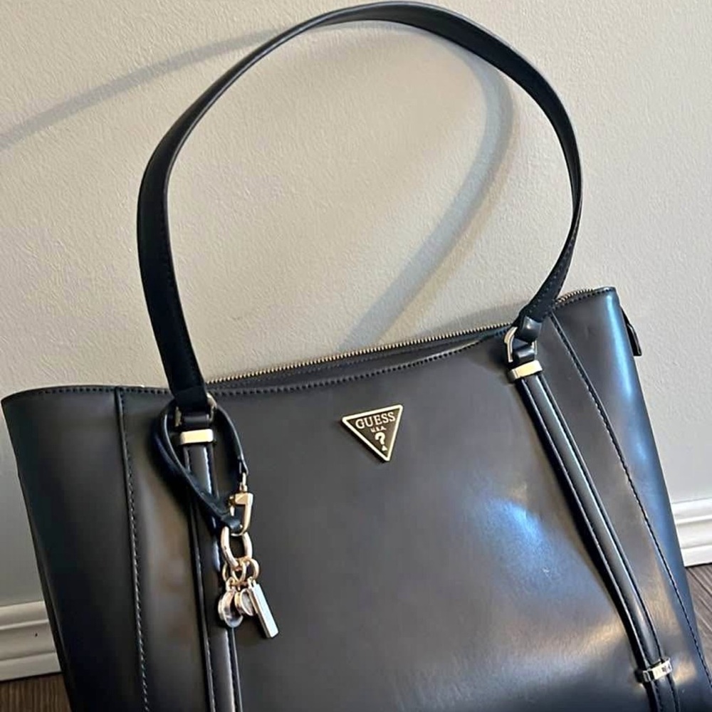 Guess Elegant Black Shoulder Bag with Silver Details